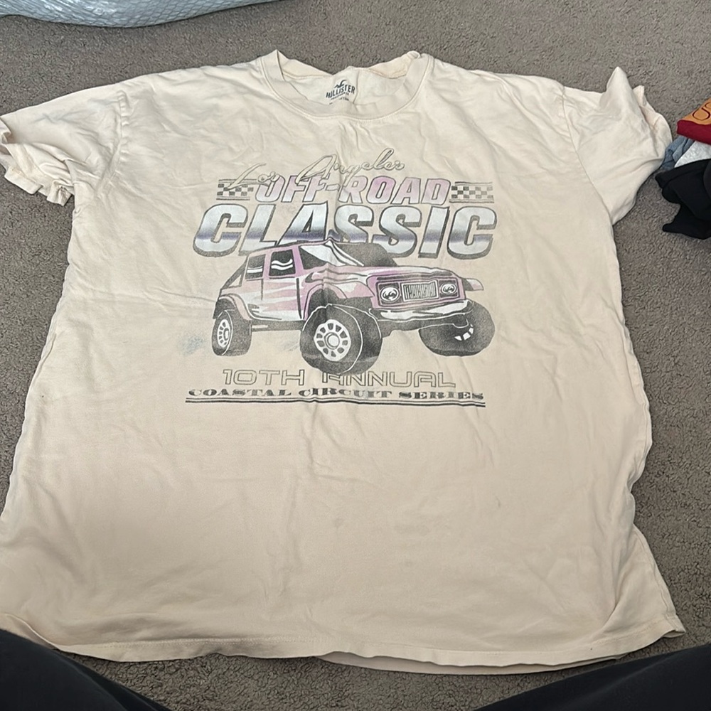 Hollister tee